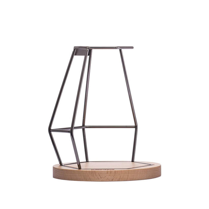 Game over аркадный автомат. женщина вид сбоку. мужчина склонился над столом. Stand over. упражнения с резинкой.