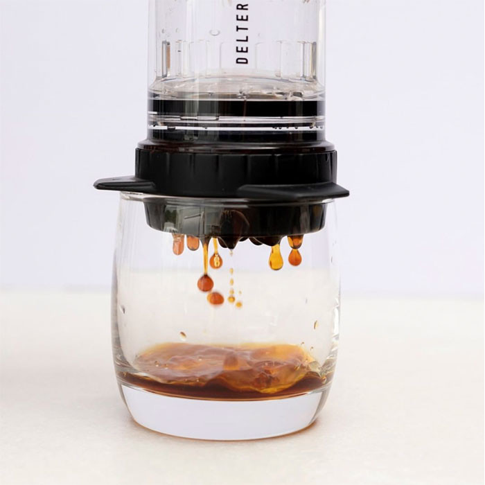 tetesan ekstraksi kopi dari delter press