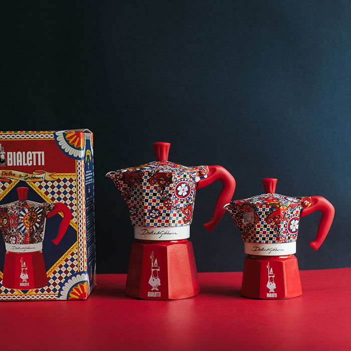 moka pot bialetti dengan desain dolce & gabbana